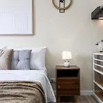 Furnished Studio In Cebu It Park With Wifi, Netflix And Pool Access