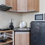 Furnished Studio In Cebu It Park With Wifi, Netflix And Pool Access