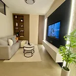 New Modern Pool Front Condo Near It Park