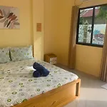 Seamed Guest House - De Luxe Room