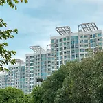 Modern 1Br W Exclusive Pool Access