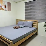 King Bed, Big Kitchen, Fast Wifi, Near Airport
