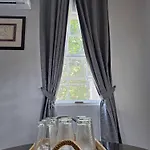Lymen\'S Apartment