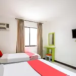 Oyo 210 Apple Tree Suites