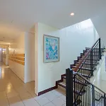 Oyo 210 Apple Tree Suites