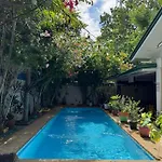 Holloway Hideaway