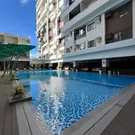 Cozy Condo Near It Park With Pool Netflix