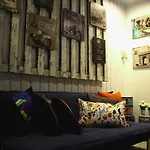 Food District Hostel Cebu Central