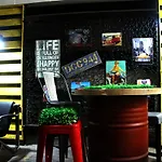 Food District Hostel Cebu Central