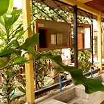 Food District Hostel Cebu Central