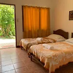 Eve\'S Kiosk Dive Resort