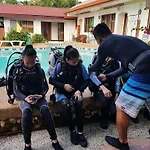 Eve\'S Kiosk Dive Resort