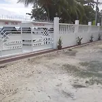 Luna Oslob Travellers Inn - Beach Front