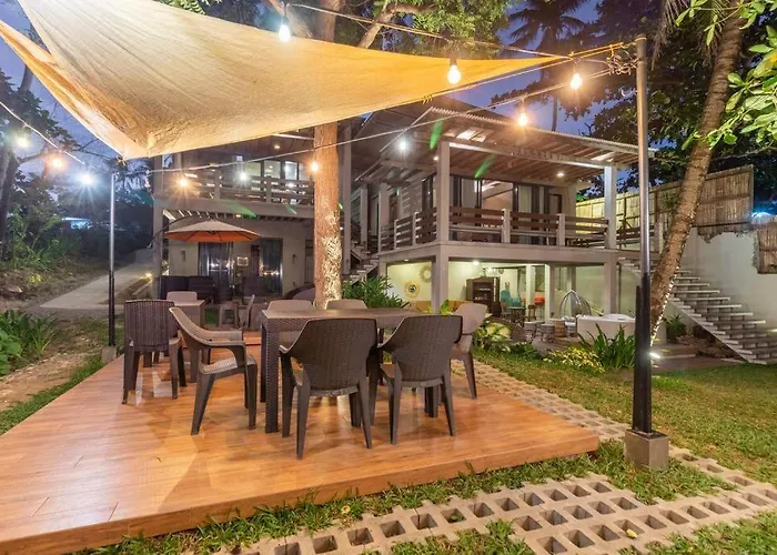 Exclusive Beachfront Villa W/ Outdoor Tub & Kayaks