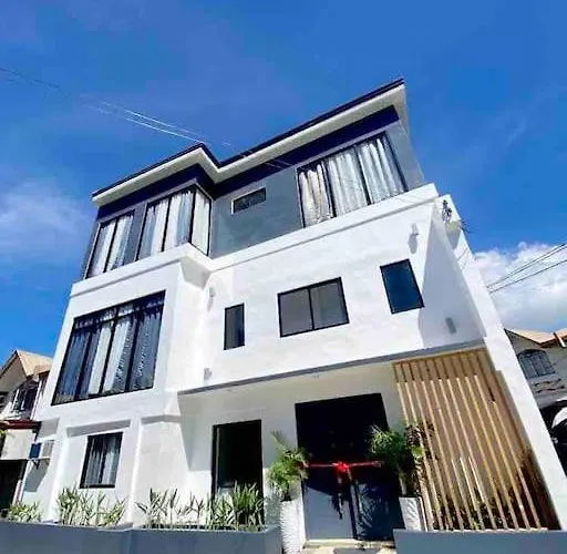 New Modern Suite Near Beach & Airport