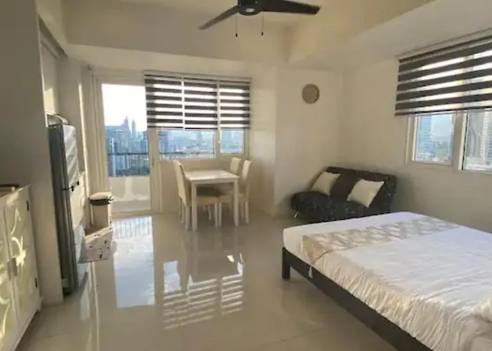 Calyx Residences, 18H