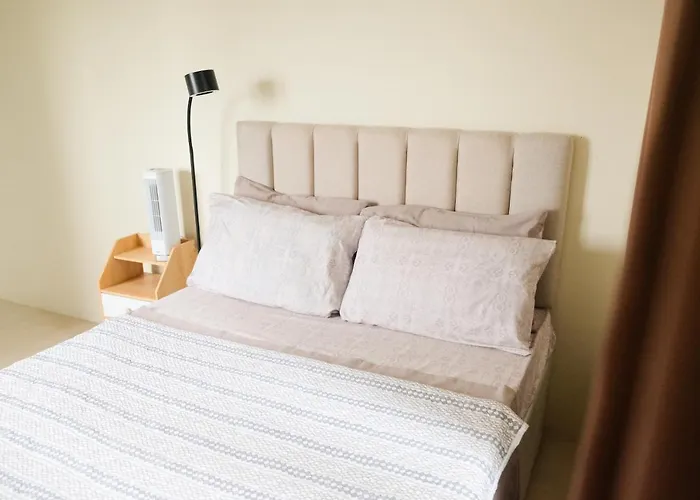 Spacious 1Br Corner Unit In It Park