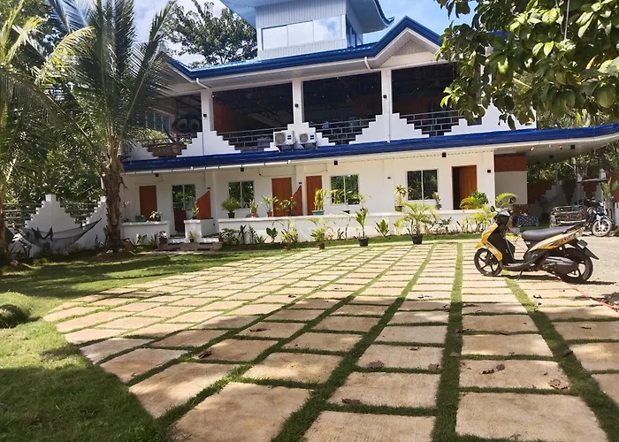 Blue Pagoda Tourist Inn