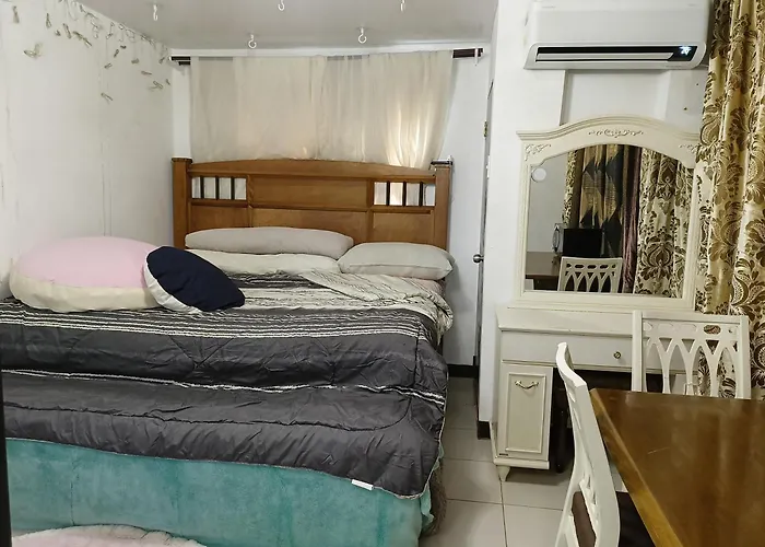 Cozy Condo With King-Size Bed, 70Inch Samsung Smarttv , In Calm Urban Deca Homes Tipolo Complex