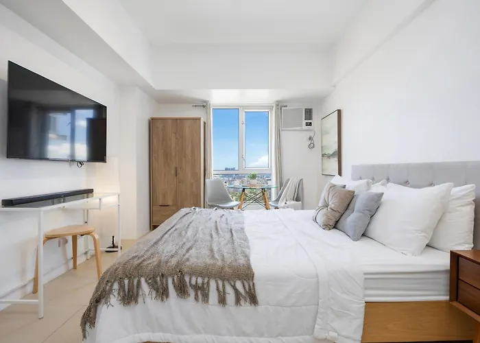 Furnished Studio In Avida Towers Riala, Cebu It Park With Amazing City View, Fast Wifi, Netflix, Pool And More