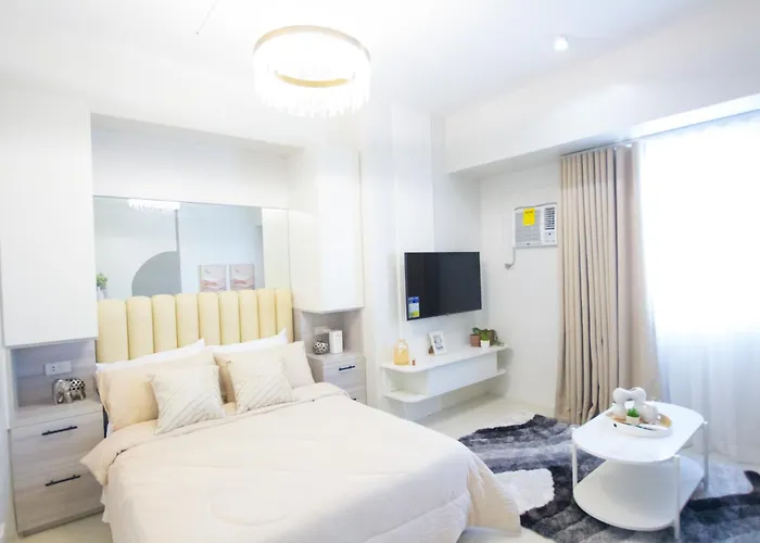 Casa - Vibrant City Center Studio Near Ayala Mall
