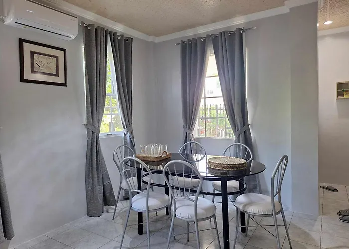 Lymen\'S Apartment