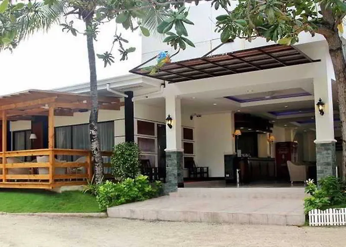Bluefins Resort