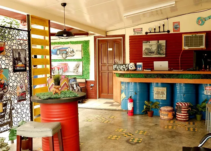 Food District Hostel Cebu Central