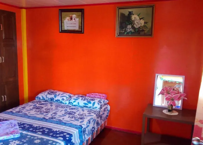 Rjc Hostel And Karaoke Bar