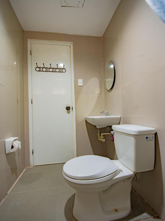 Oyo 707-908 Salinas Hotel Cebu
