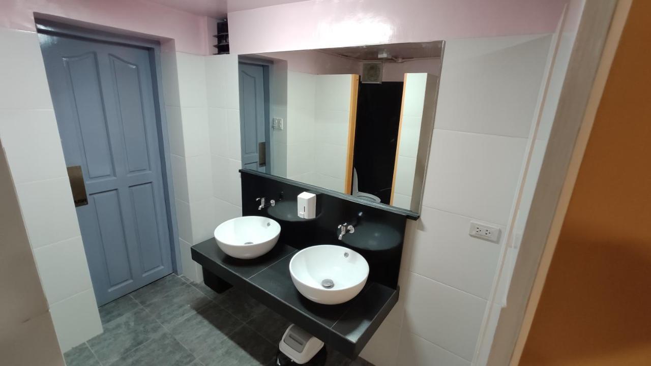 Hostel Nomad's Hub - Value Co-living Cebu