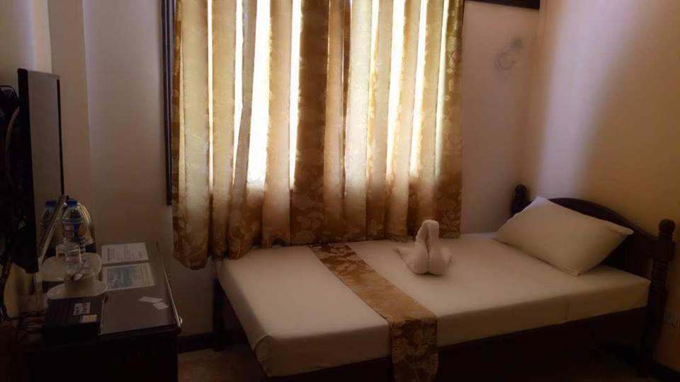 Dumdum Medical Plaza And Residences 5*