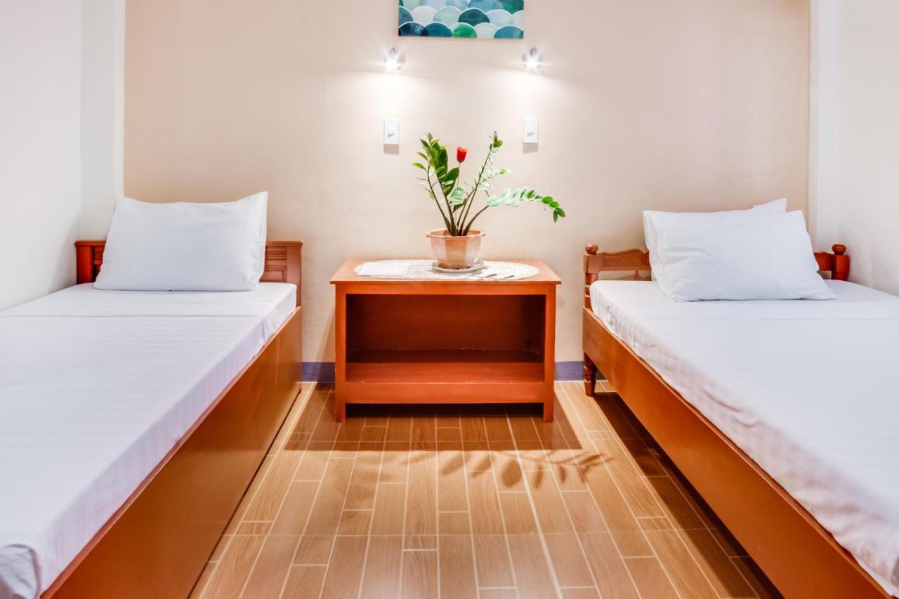 Cawit And Cafe Bed & Breakfast