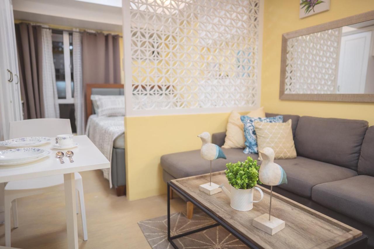 Avida Towers 518, Queen Bed, Netflix 50in Smart Tv Apartment *