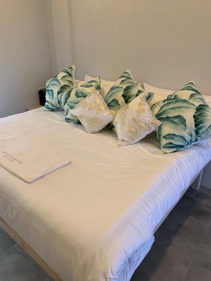 Crown Hotel *
