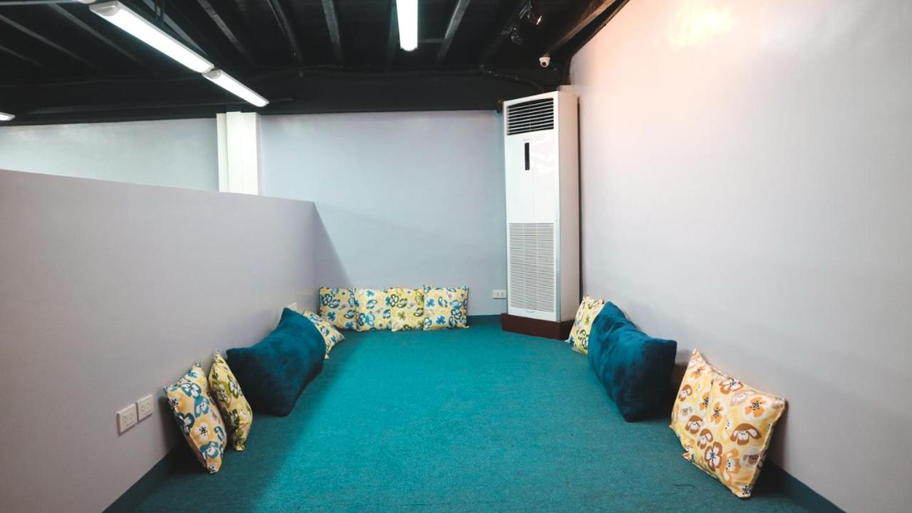 Hostel Nomad's Hub - Value Co-living