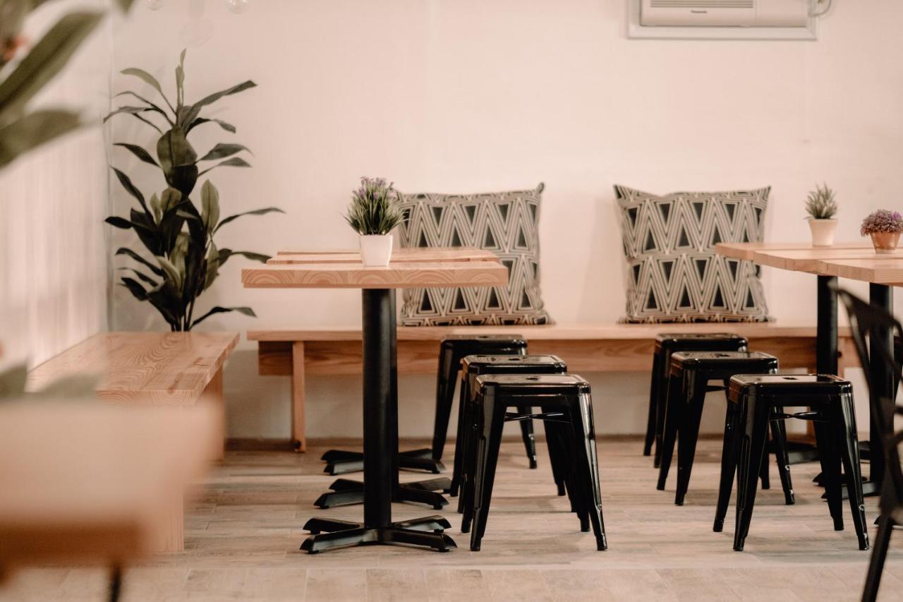 Murals And Cafe Hostel