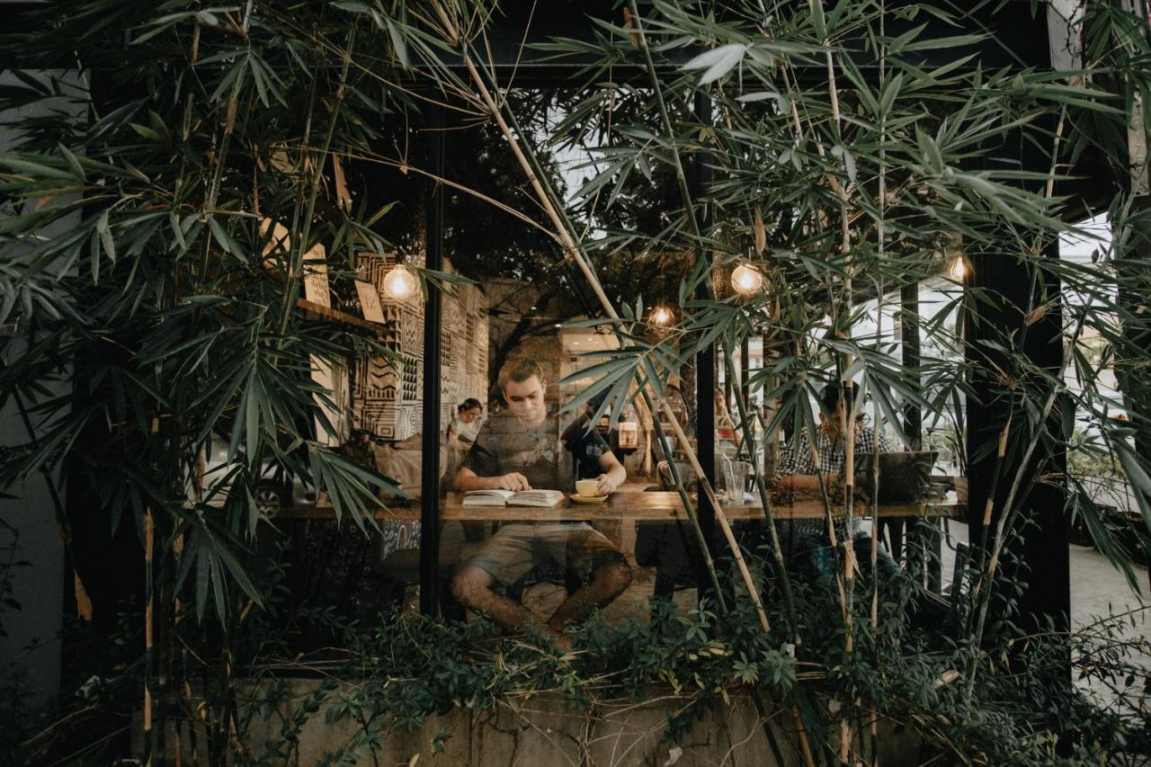 Murals And Cafe Hostel Cebu