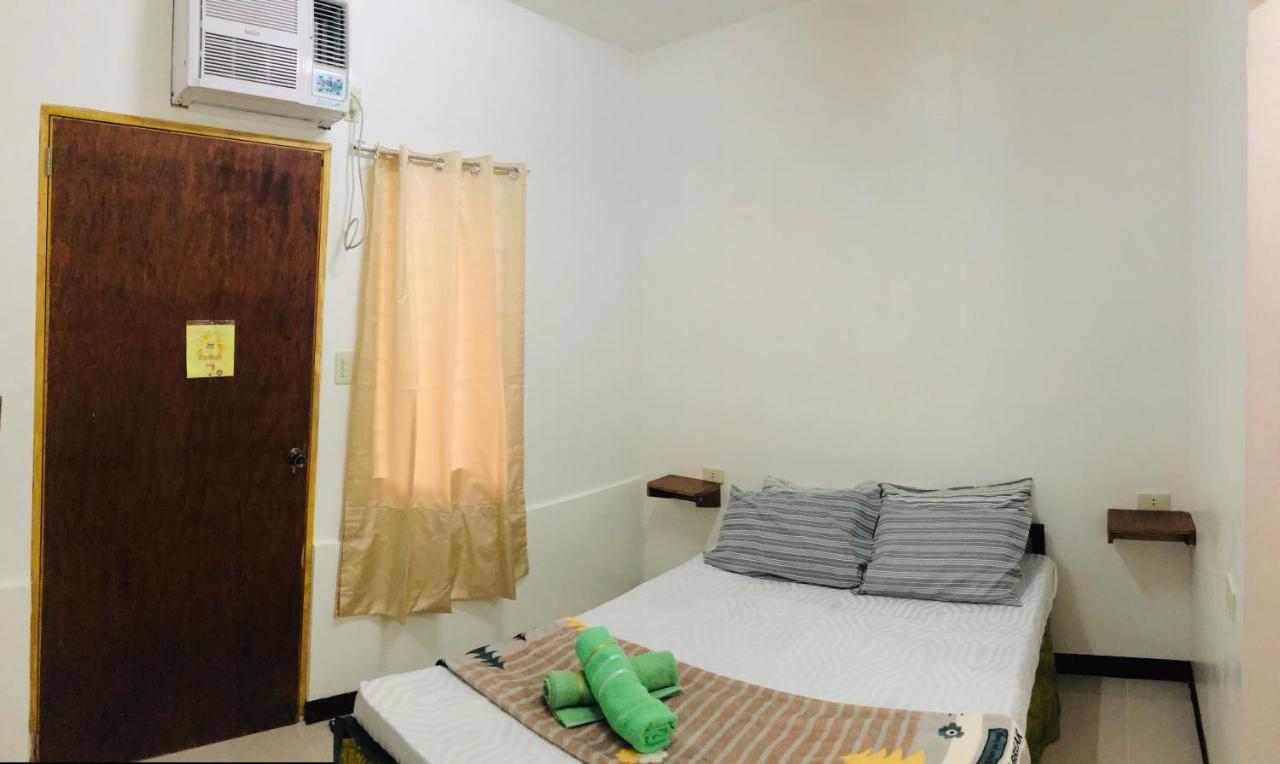 Lr And Cafe Hostel Moalboal