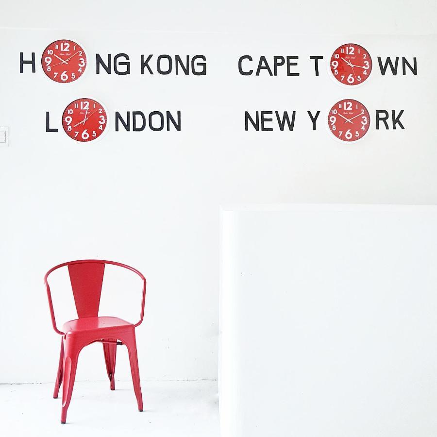 Murals And Cafe *