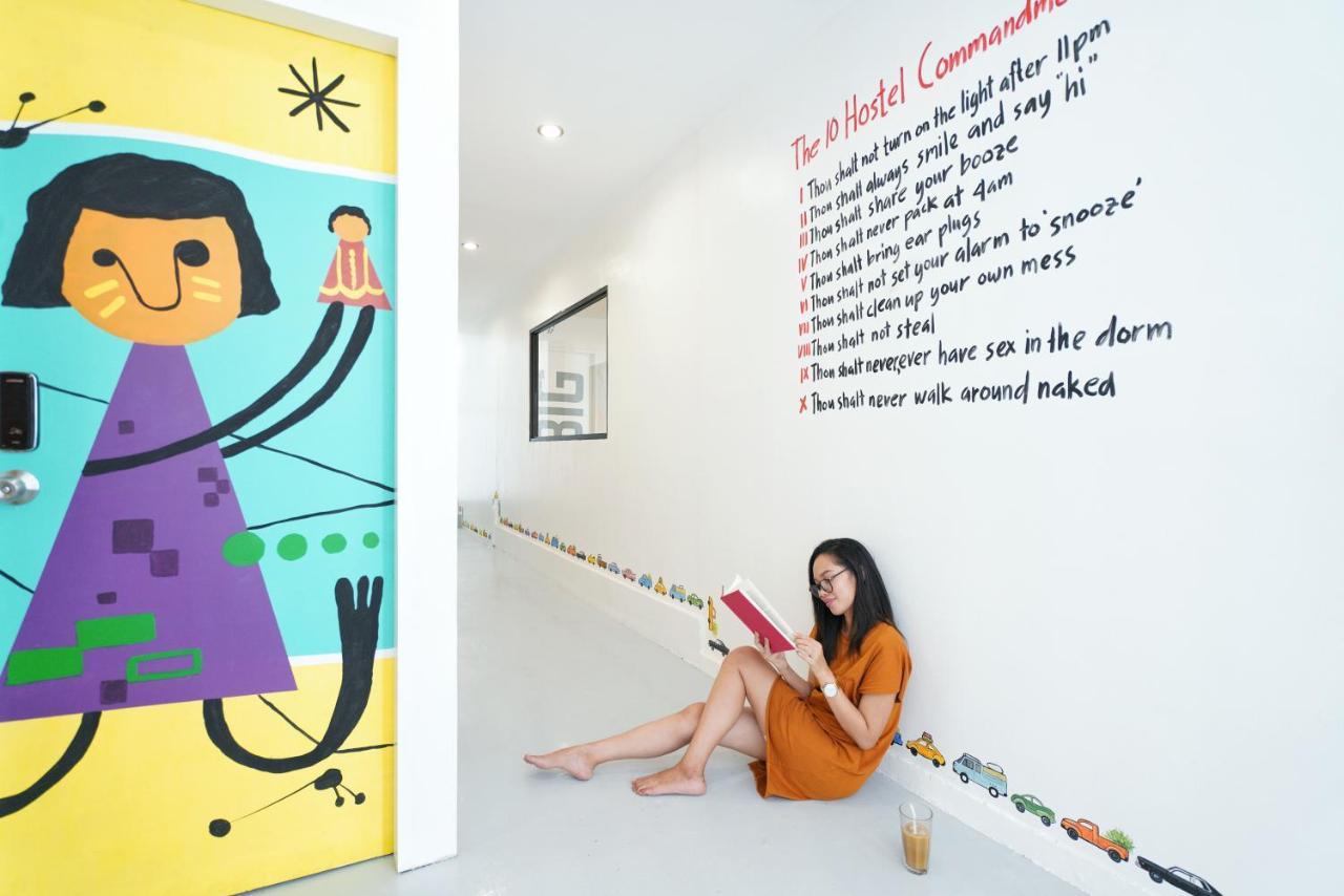 Murals And Cafe *