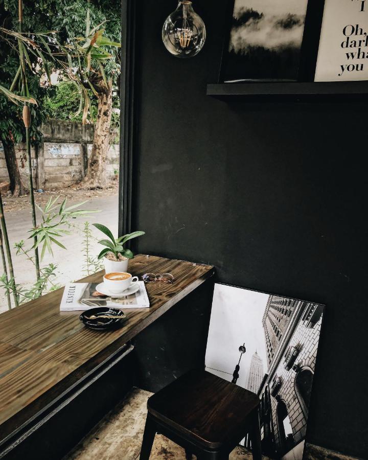 Murals And Cafe Hostel *