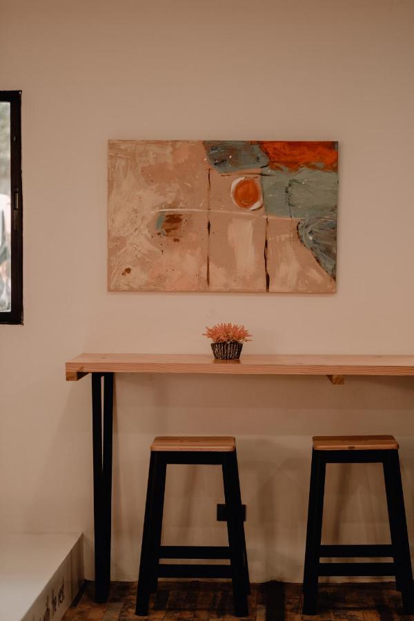 Hostel Murals And Cafe