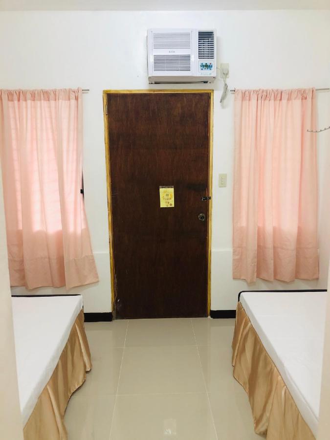 Lr And Cafe Hostel