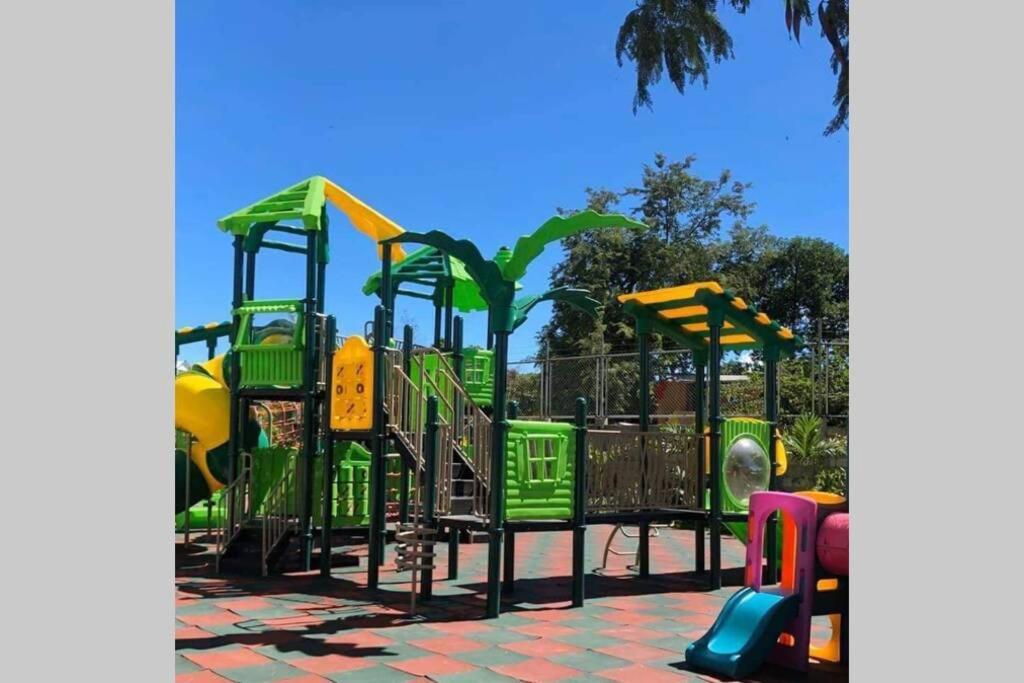 Cozy Unit Near Mactan Airport Furnish With Wifi, Netflix, Pool Apartamento Lapu-Lapu City