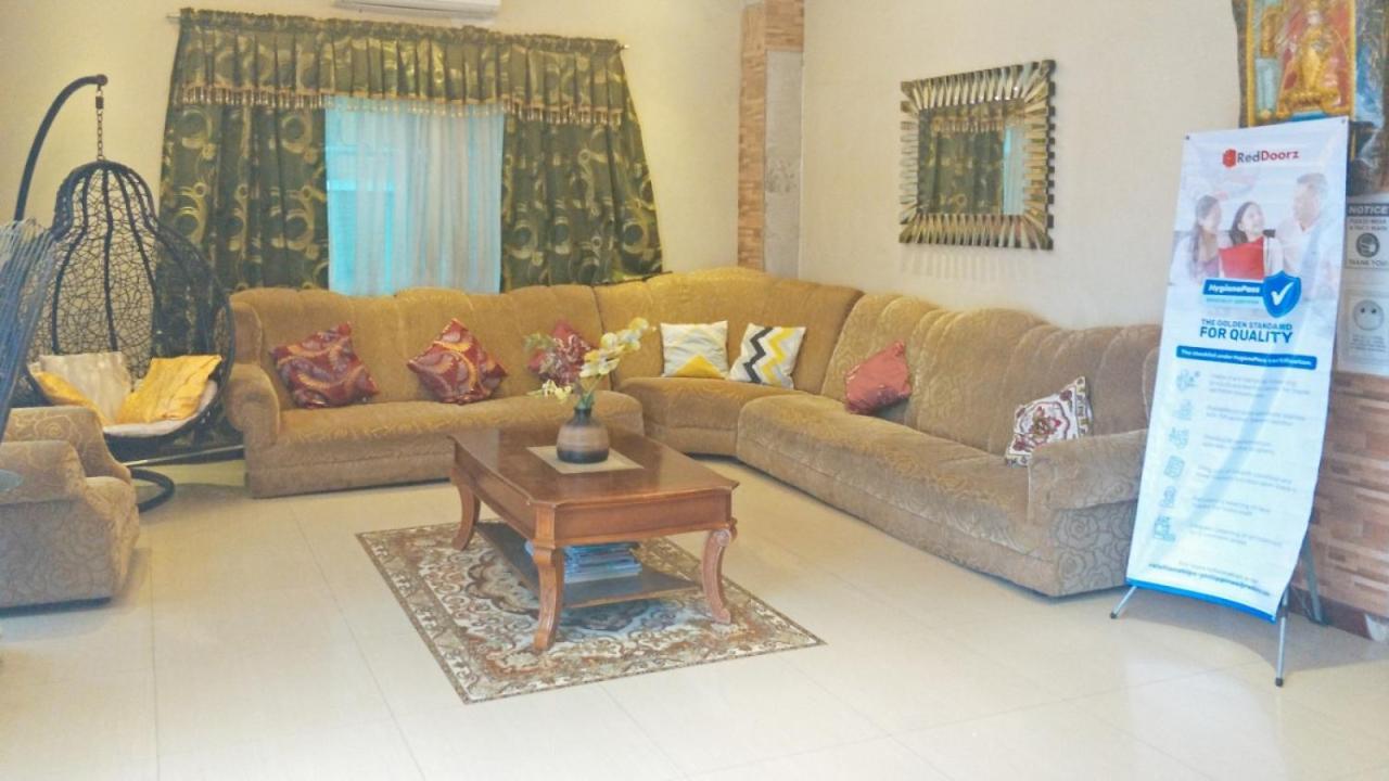 Hotel Reddoorz Near Talisay District Hospital 2*
