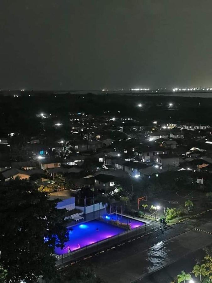 Cozy Unit Near Mactan Airport Furnish With Wifi, Netflix, Pool *