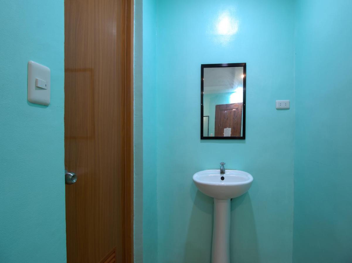 Oyo 777 Rn Hotel Moalboal