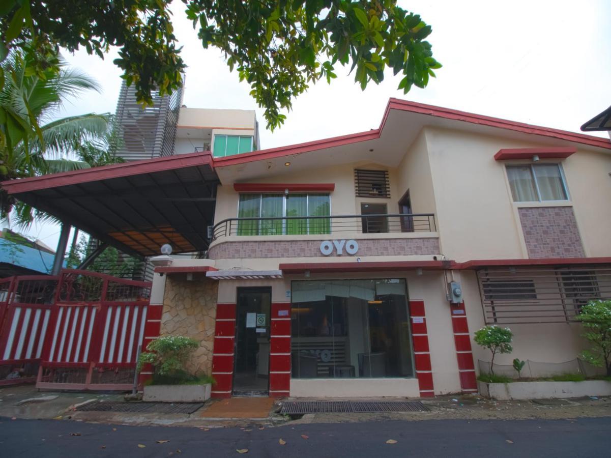 Vaccinated Staff-oyo 655 Mambaling Hotel Cebu