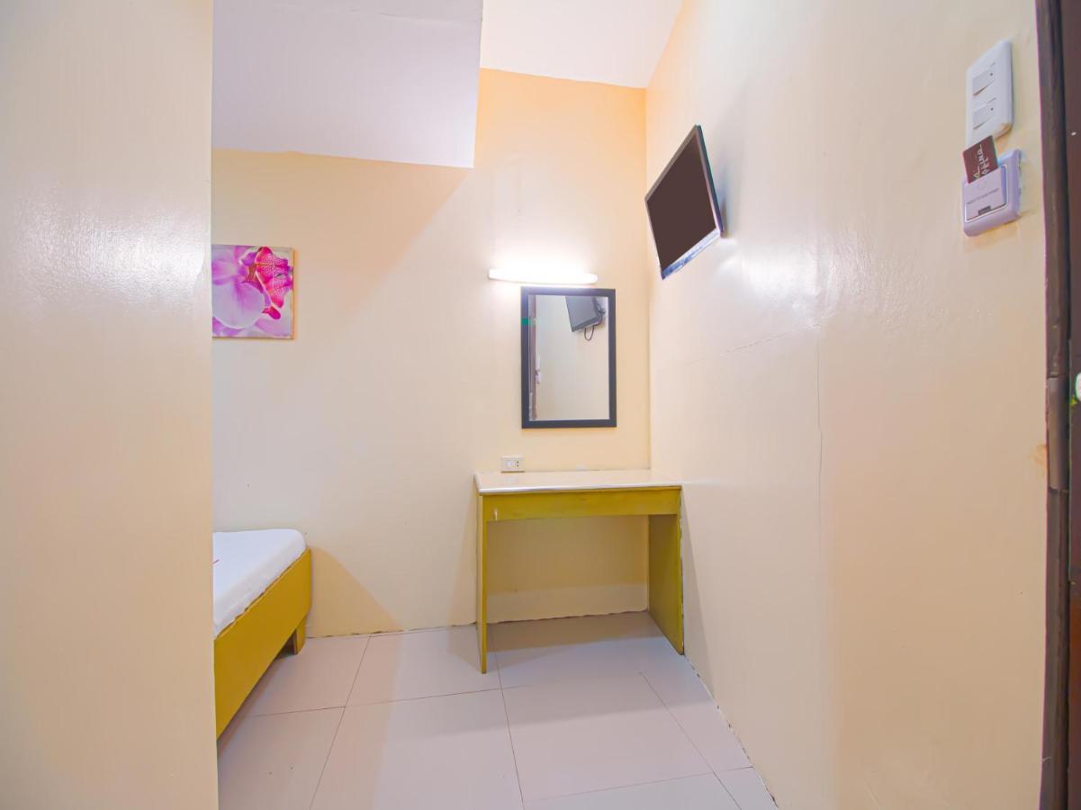 Hotel Vaccinated Staff-oyo 655 Mambaling Cebu